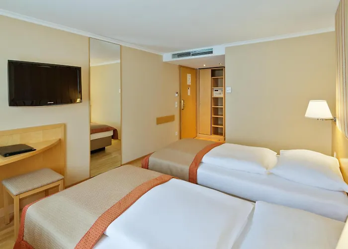 Austria Trend Ananas Hotel 4*